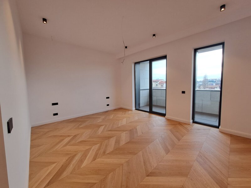 Calea Floreasca- 3 camere, open-space, etaj 4/5